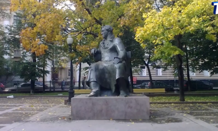 Москвичи отказались от скульптуры И. Крылова